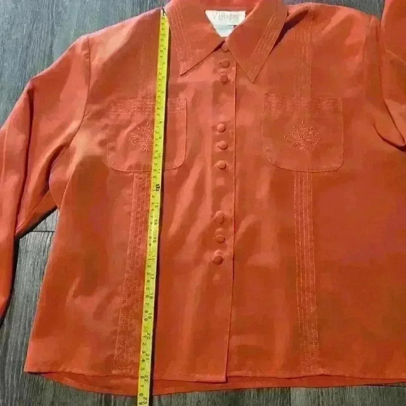 Vintage  80s orange puffy-sleeved embroidered button-up shirt with pointy collar - Picture 14 of 16